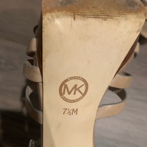 Michael Kors Neutral Leather Elegant Tan Strappy Heels Size 7.5 Platform - Picture 8 of 9